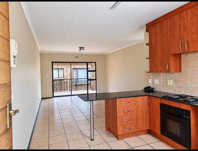 2 BEDROOM TOWNHOUSE FOR SALE IN SONNEVELD